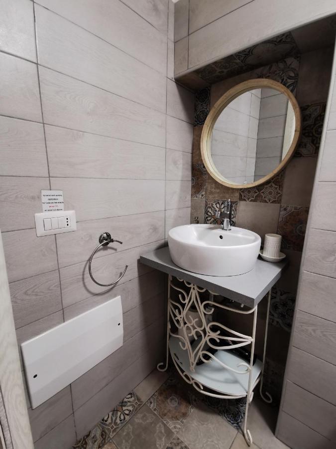 Whiteflower Apartments Bari Esterno foto