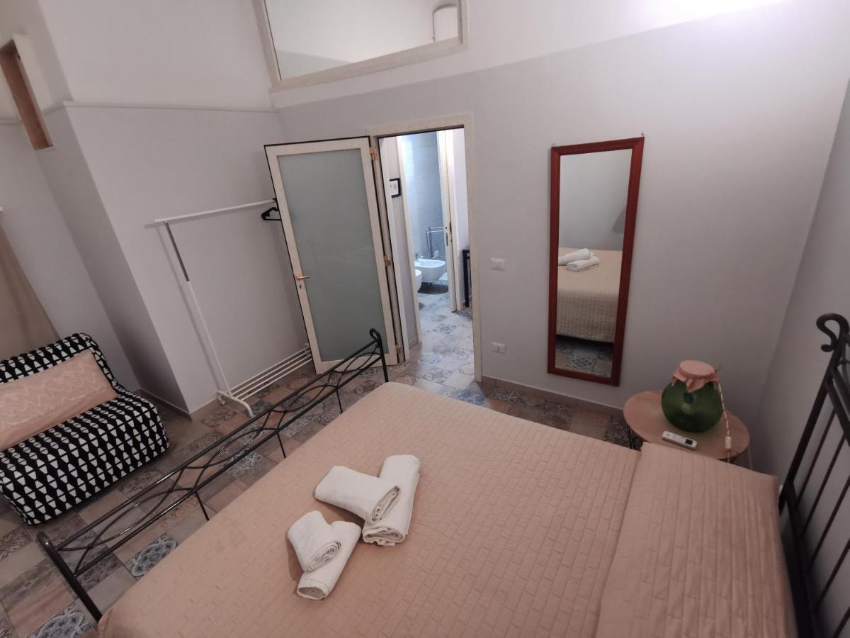 Whiteflower Apartments Bari Esterno foto