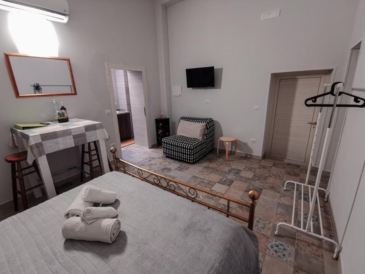 Whiteflower Apartments Bari Esterno foto