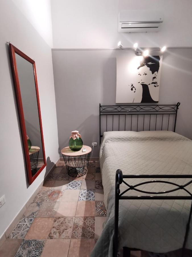 Whiteflower Apartments Bari Esterno foto